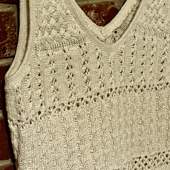 Anthropologie Knit V- Neck Sleeveless Top - Picture 3 of 10
